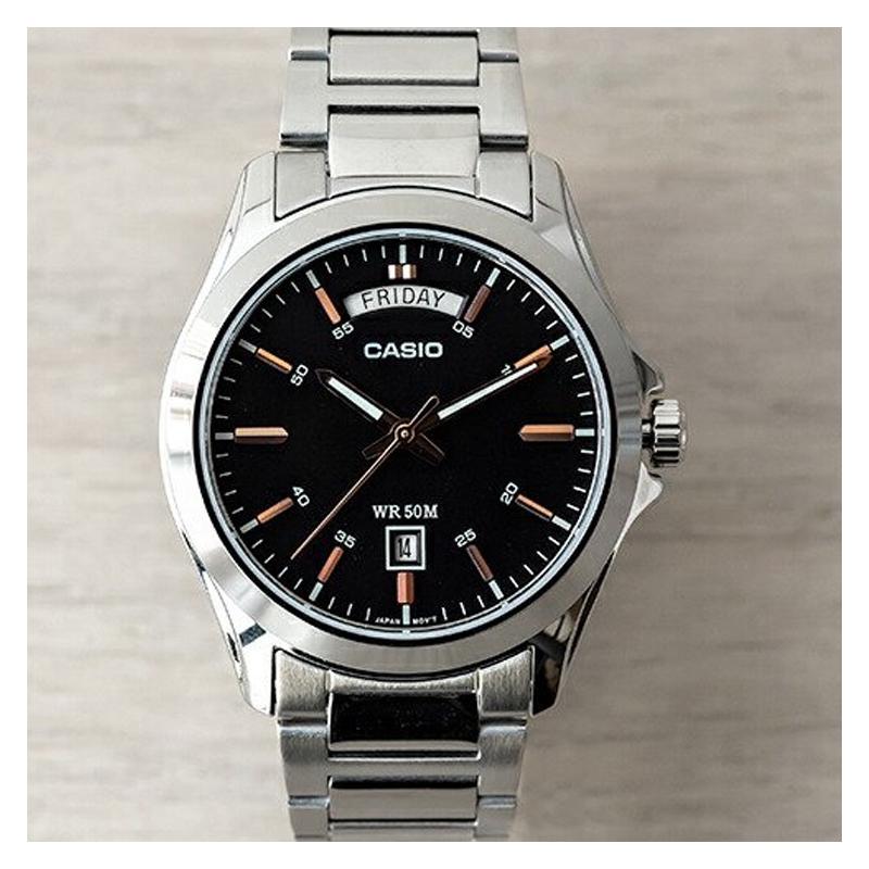 Casio Серия STANDARD Простая Модная Повседневная Классическая Стрелочный Индикатор Даты Недели Водонепроницаемый Ремешок из Нержавеющей Стали Кварцевый Механизм MTP-1370D-1A2