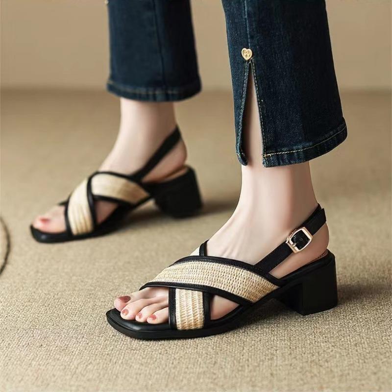 Новая синтетическая летняя обувь с пряжкой, винтажные женские повседневные босоножки с открытой пяткой, женские сандалии на квадратном среднем каблуке