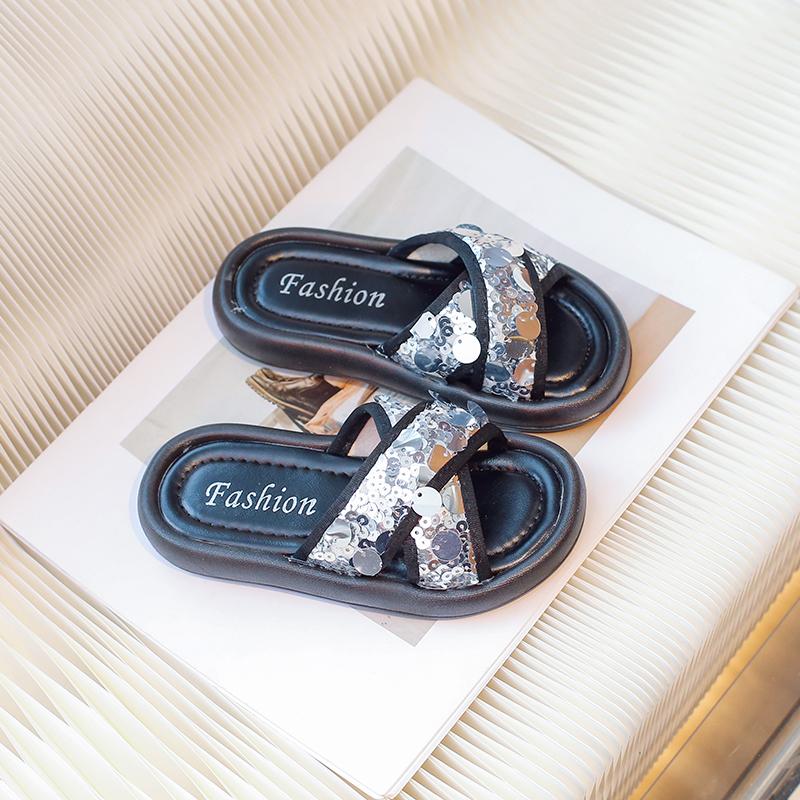 Летние тапочки для девочек, детская пляжная обувь для принцесс, тапочки с блестками для маленьких детей, мягкая подошва, нескользящая, универсальный размер 26-36