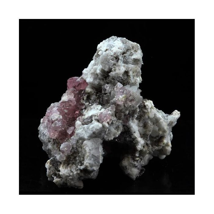 Pierres et Minéraux. Fluorite rose. 131.0 ct. Massif du Mont-Blanc, Haute-Savoie, France.