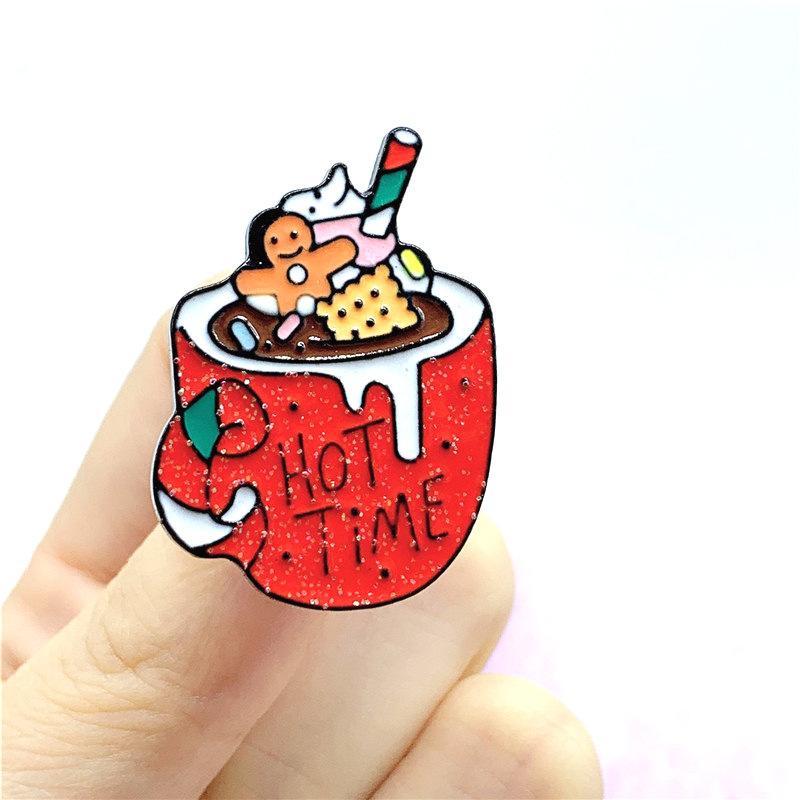 Creative Medal Creative Christmas Badge Brooche Pin Stylish Christmas Tree Brooch For Scarves Clothing Hats Jewelry Accessories