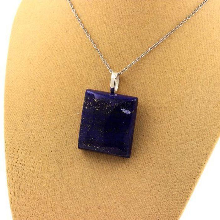 Pierres et Minéraux. Collier Lapis Lazuli. 51.78 ct. Forme rectangle..
