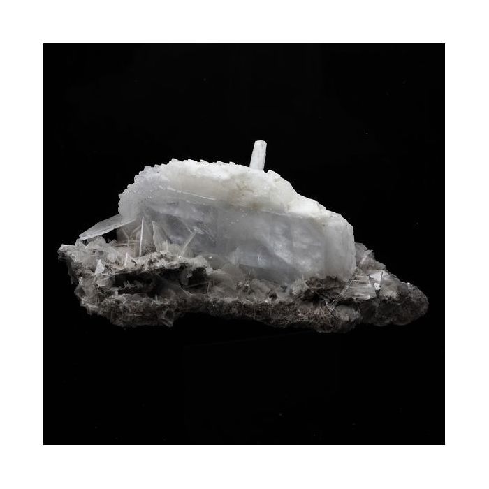 Pierres et Minéraux. Baryte. 219.5 ct. La Mure, Isère, France..