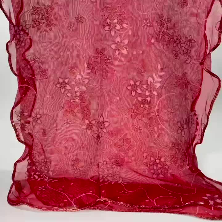 Весенний элегантный легкий шарф с цветочной вышивкой в однотонном цвете