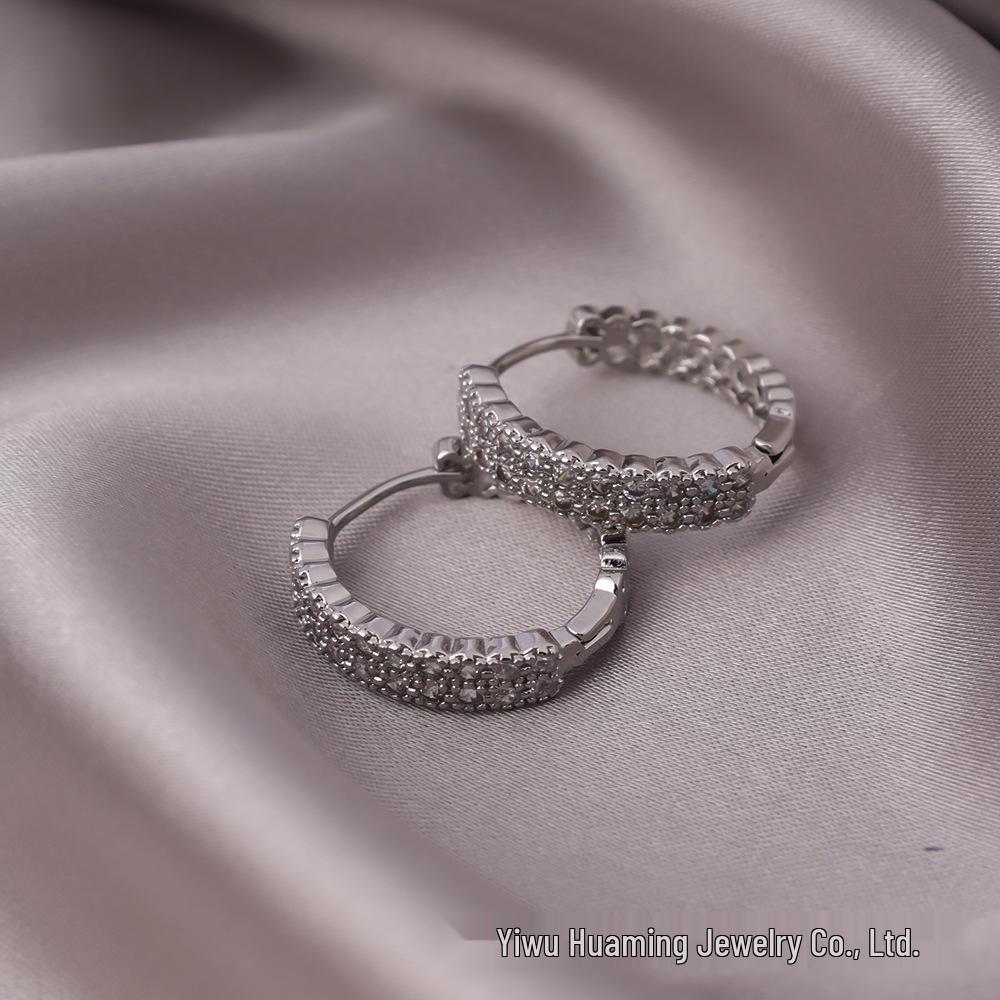 Французские серьги-пусеты с цирконами и бриллиантами в стиле легкой роскоши - Универсальные и трендовые стили