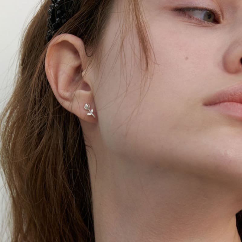 LOVE ME MONSTER [Silver] Pearl Flower Earrings (L241MER080)