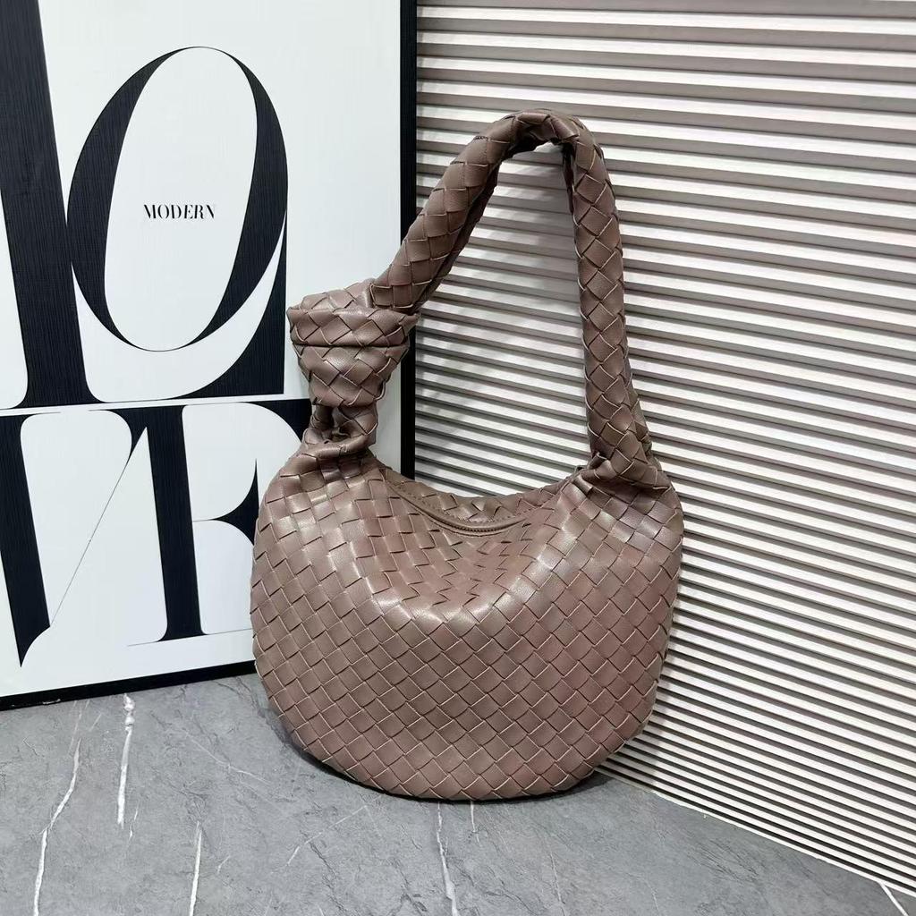 Сплетенная вручную сумка-круассан - Завязывающаяся на узел, на одно плечо, подмышку, тоут