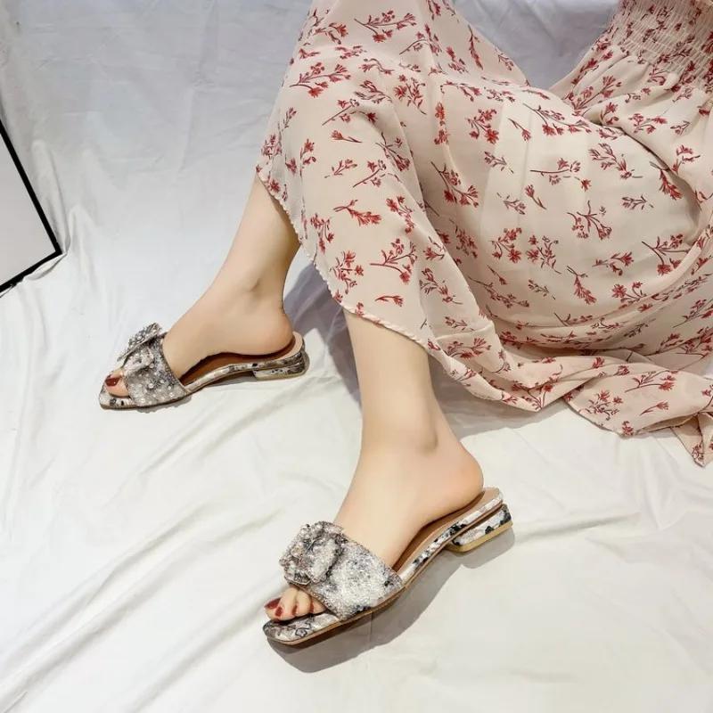 2024 летние модные новые пикантные повседневные удобные однотонные сандалии с кристаллами, тапочки на плоской подошве с квадратным носком, Zapatos Mujer