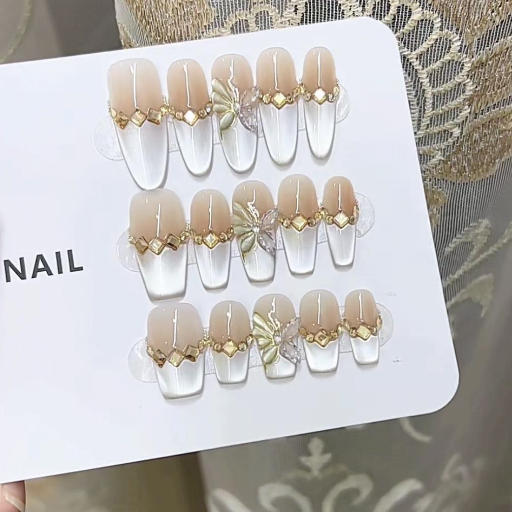 Чисто ручная работа Осень Новый стиль Фототерапия Носимые ногти Молочный цвет Бабочка Нейл-арт Патч Можно отсоединить