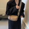 2025 новая сумка женская широкополосная сумка через плечо повседневная сумка-мессенджер ретро зарубежный стиль гонконгский стиль подмышечная маленькая квадратная сумка