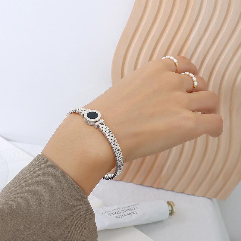 Non Tarnish Fashion Simple Stainless Steel 18k Gold Great Wall Pattern Roman Shell Exquisite Bracelet Women