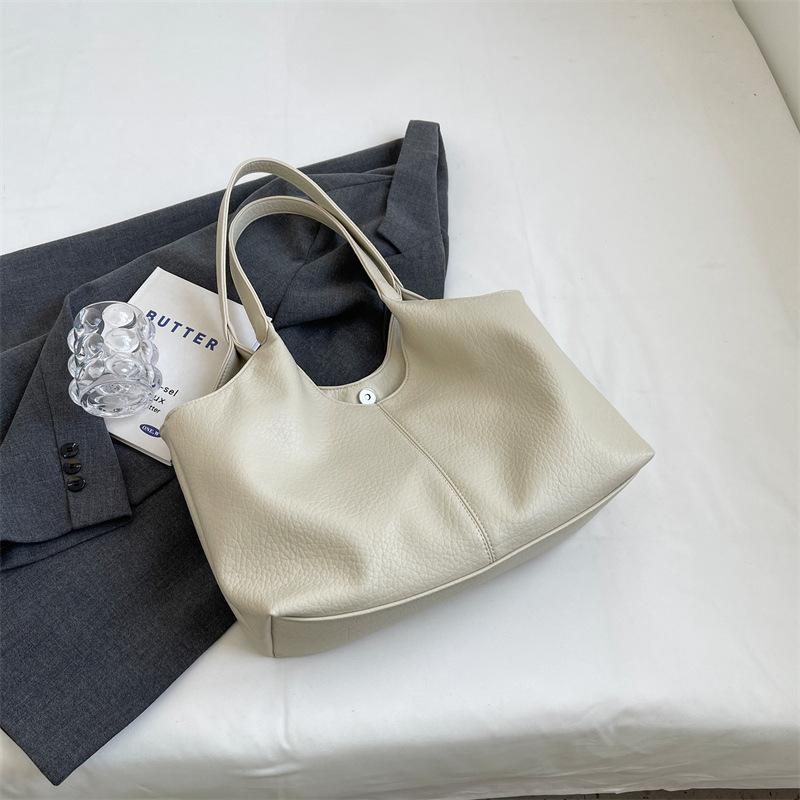 Оптовая продажа большая сумка из мягкой кожи женская сумка 2025 осень и зима новая нишевая модная сумка-тоут повседневная сумка через плечо сумка-подмышка