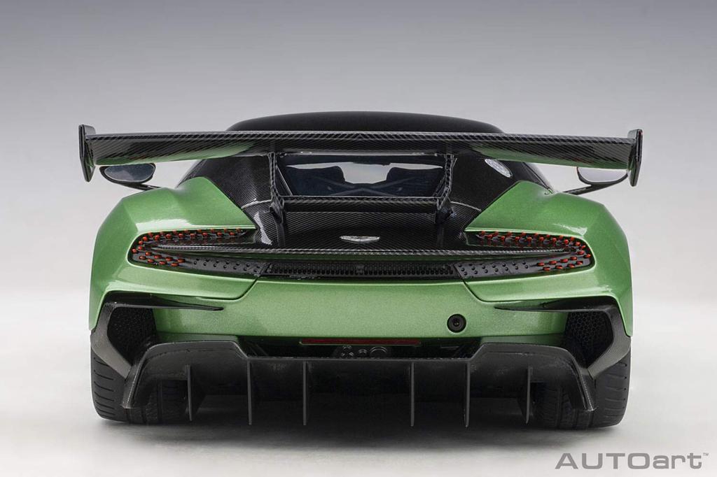 AUTOart Aston Martin Vulcan Metallic Green Готовый продукт 1/18
