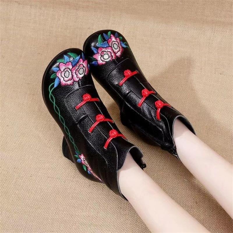 Мягкие кожаные вышитые короткие сапоги женские ботинки Martin на толстом каблуке хлопковые сапоги для мам на среднем каблуке мягкая подошва нескользящие одинарные сапоги женские