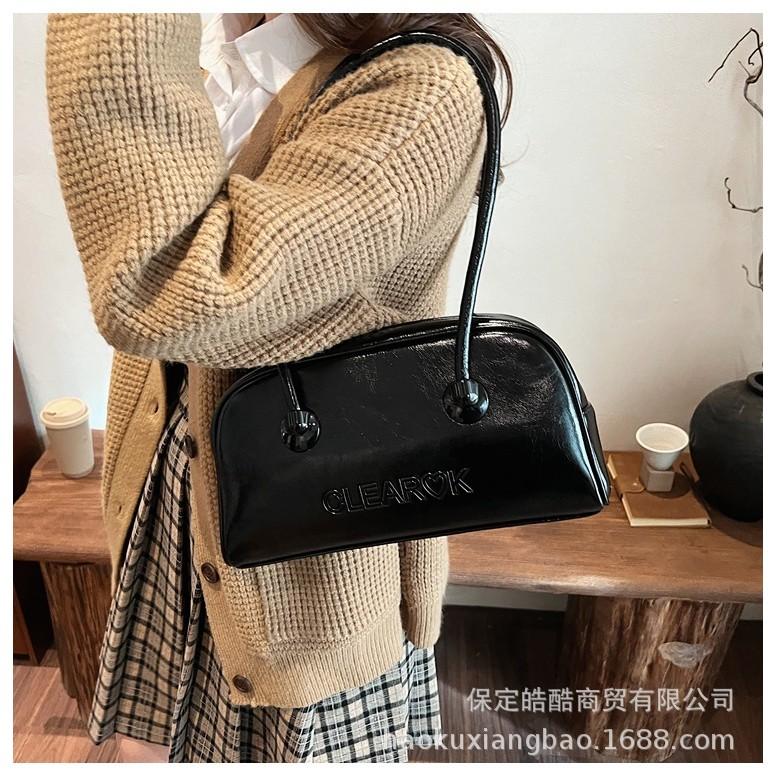 Ielgy Boston Bag Large Capacity Autumn Winter Retro One-Shoulder Underarm Commuter Pillow Bag
