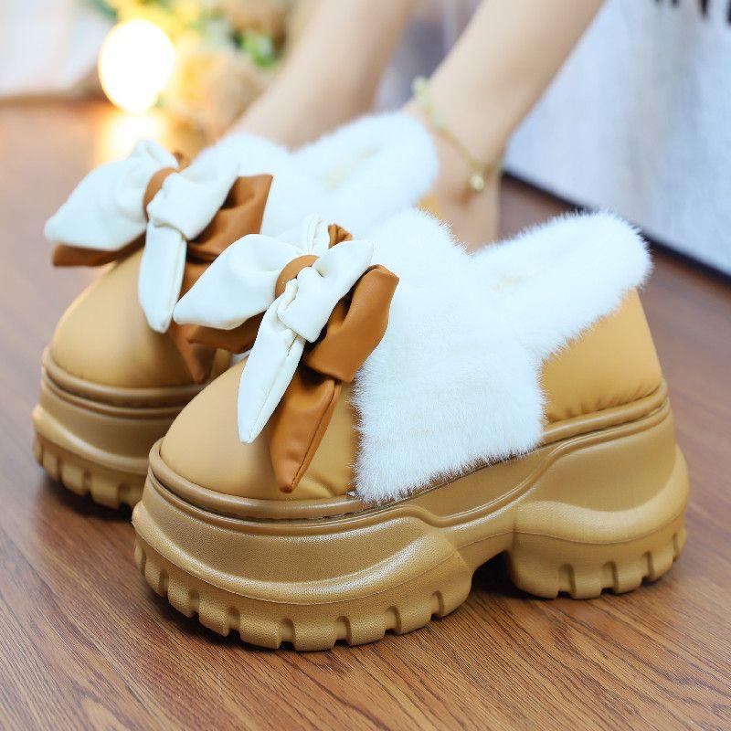 Модные тапочки на высоком каблуке 7,5 см с бантом для дома для женщин 2024 года, осенне-зимние теплые толстые плюшевые шлепанцы, женские водонепроницаемые тапочки на платформе