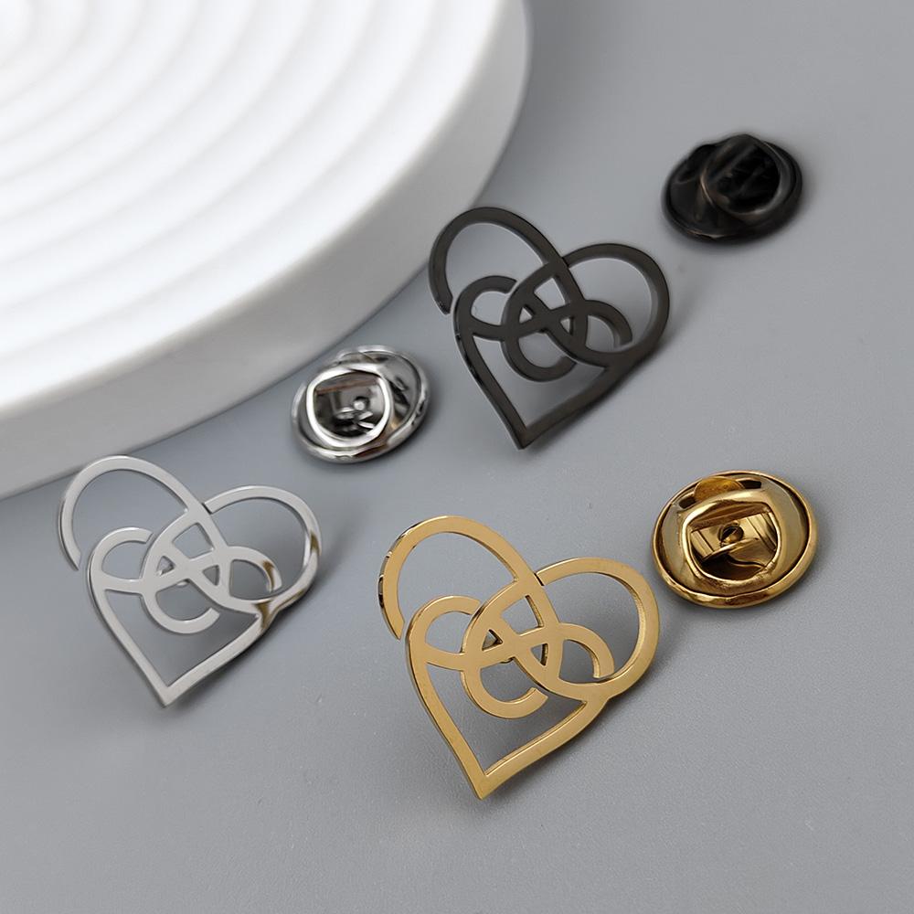 Heart Celtic knot gold-plated badge, suit lapel pin stainless steel black, women's anti-exposure buttons, men's brooch