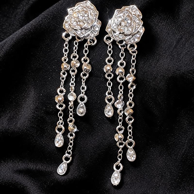 Серьги-гвоздики с серебряной иглой, роскошный цветок из страз и кисточкой – Высококлассный модный аксессуар для женщин