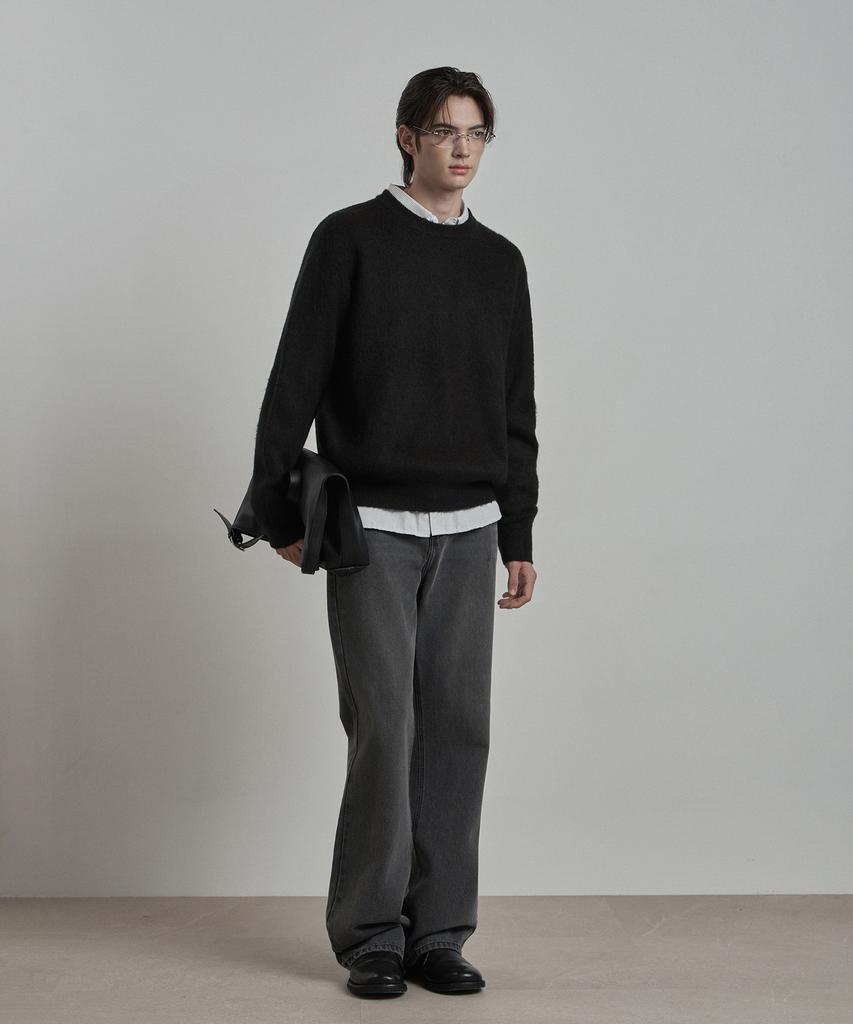 WORK ON BODY OFF Lanugo Semi-Overfit Brushed Round Neck Knit [Black]