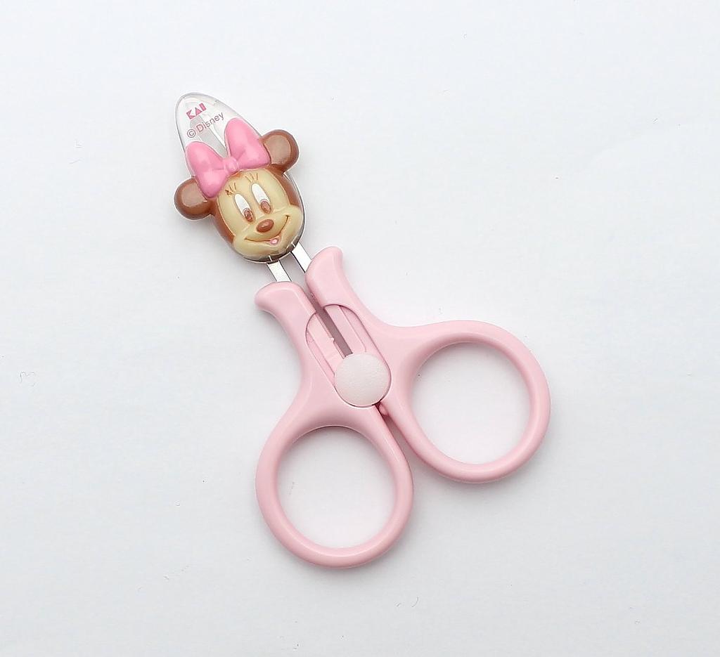 Kai BabyMinnie Claw Scissors Comes with Child Lock for Safety and Security (with Pocket)
