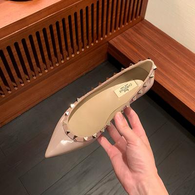 [sheii Su Yinyin] Valentino~ остроконечные туфли с неглубоким горлом и заклепками на плоской подошве женские одинарные туфли свадебные туфли банкетные женские туфли