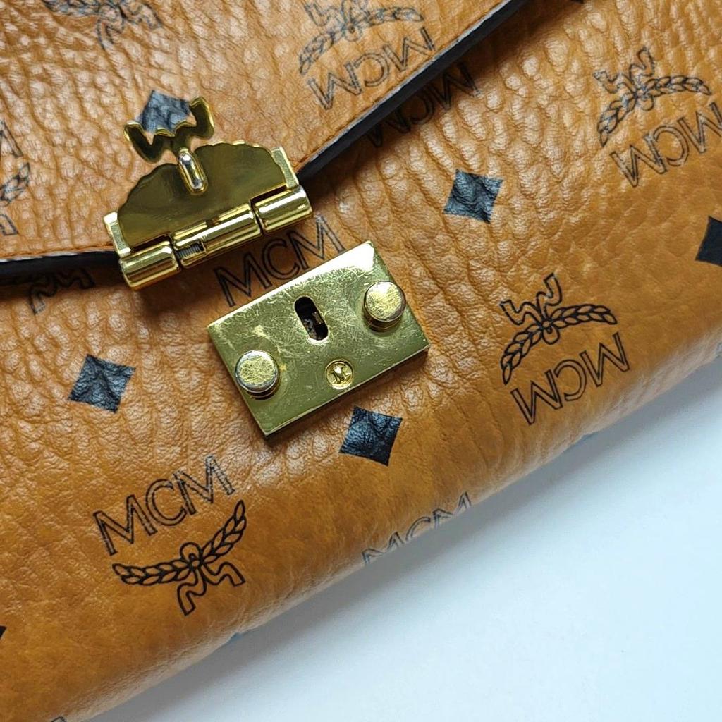 [Pre-Owned] Millie Visetos Classic Monogram Print Light Trendy Cool Girl Flap Chain Crossbody Bag Medium - Good #1GHTCBT