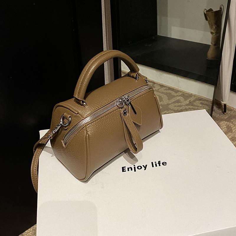 Нишевая ретро сумка в иностранном стиле, маленькая сумка, женская сумка 2025, новая универсальная ручная маленькая квадратная сумка, высококлассная наплечная сумка-мессенджер