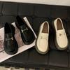 Женские лоферы на платформе 2025 новые туфли-бини на мягкой подошве женская обувь маленькие кожаные туфли женские туфли-маффины одинарные туфли черные туфли