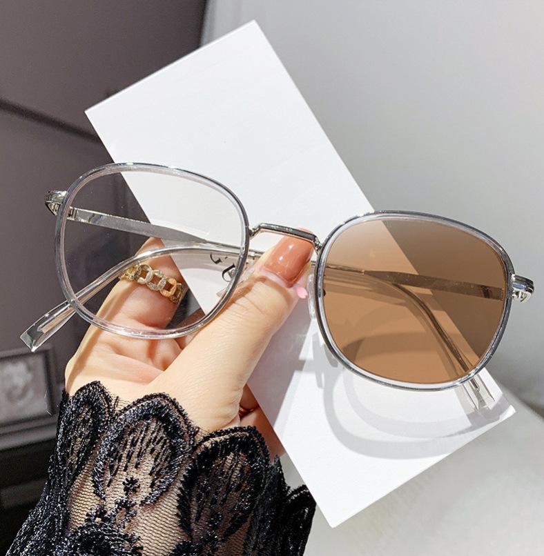 Brown plain color-changing glasses, female students' daily anti-blue light flat glasses, round face, thin myopia can be matched
