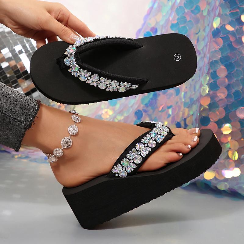 Модные роскошные шлепанцы на танкетке со стразами для женщин 2025 лето легкие платформенные шлепанцы женские больших размеров 36-43 с перемычкой для пальца пляжные сандалии