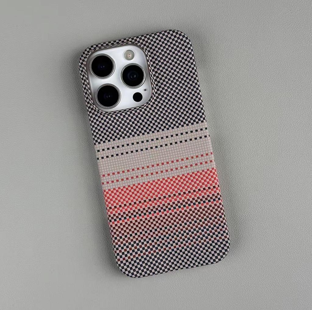 Магнитный чехол из кевлара для iPhone 17 Pro Max - Дизайн «Закатные горы», Тонкий, Легкий, Защита от падений