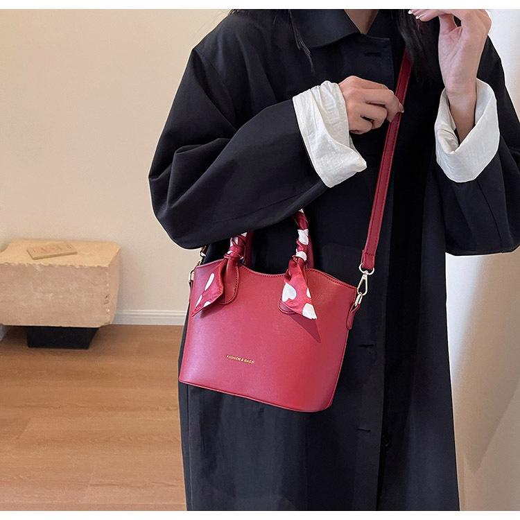 IELGY Women's Red Wedding Bag Diagonally Across the Bucket Handbag