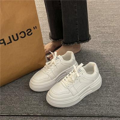 Белые туфли на платформе в гонконгском стиле. Новые женские модные универсальные однотонные туфли в корейском стиле с завязками на подошве. Модные повседневные туфли на платформе.