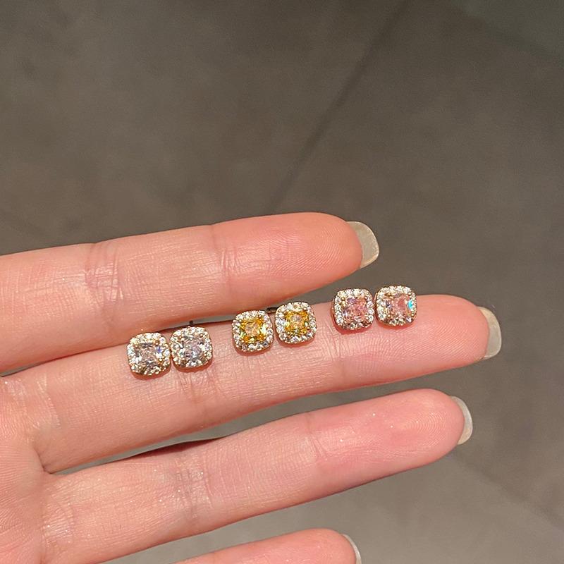 2025 New Fashion Bright Stud Earrings For Women Fashion Jewelry High Quality Wedding Engagement Earrings Girls Gifts