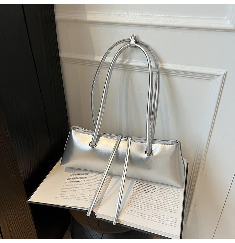 Сумка премиум-класса большой вместимости женская 2025 новая нишевая модная универсальная сумка-багет на одно плечо под мышкой