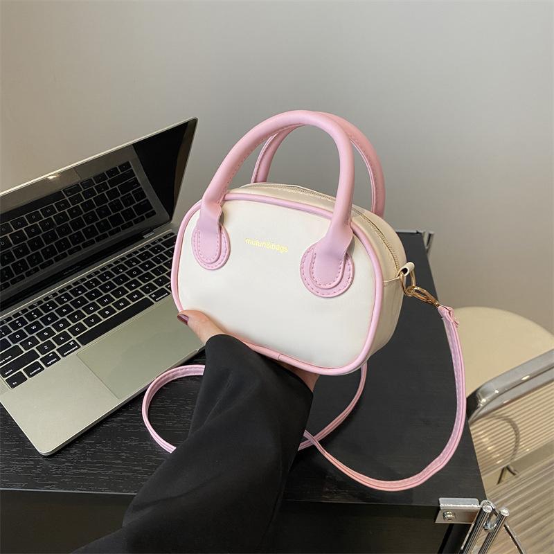 О текстуре контрастного цвета маленькая сумка женская весна 2024 новая популярная сумка-мессенджер модная ниша подмышки маленькая квадратная сумка