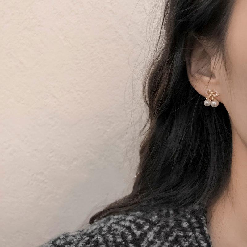 Высококачественные серьги-бантики и жемчуг для женщин. Новый стиль, тренд и нишевый смысл