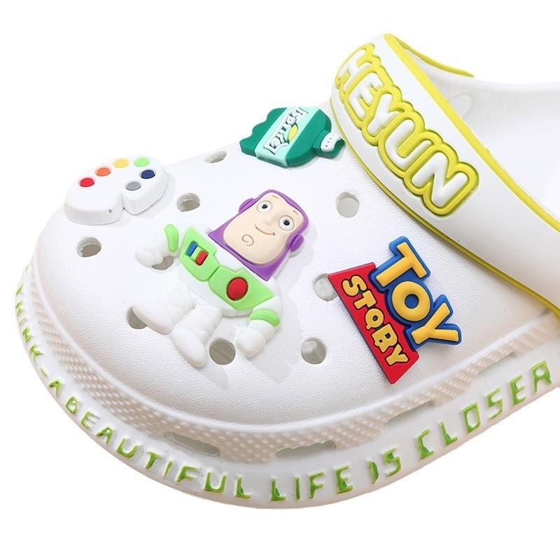 Стильные мультяшные детские туфли с отверстиями, дышащие летние сандалии для мальчиков и девочек, удобный дизайн из ЭВА