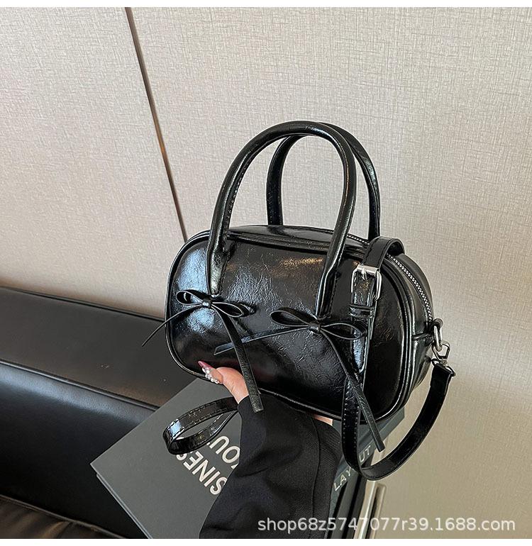 Red Bow Baguette Underarm Bag Women's 2025 New Fashion Commuter Premium Sense Bag Portable Shoulder Bag