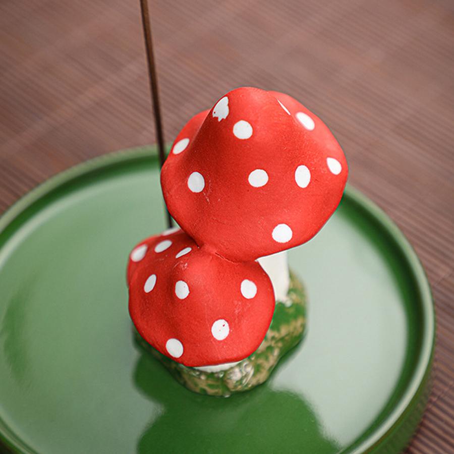 1PCS Incense Burner Ceramic Incense Stick Creative Mushroom Incense Stick Mini Incense Holder Office Home Furnishings