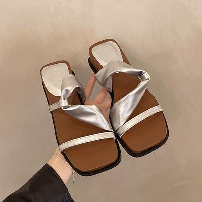 Модные универсальные нишевые сандалии на плоской подошве, французские маленькие сандалии, весенне-летняя женская обувь с открытым носком, квадратным носком, на низком каблуке, крутые шлепанцы