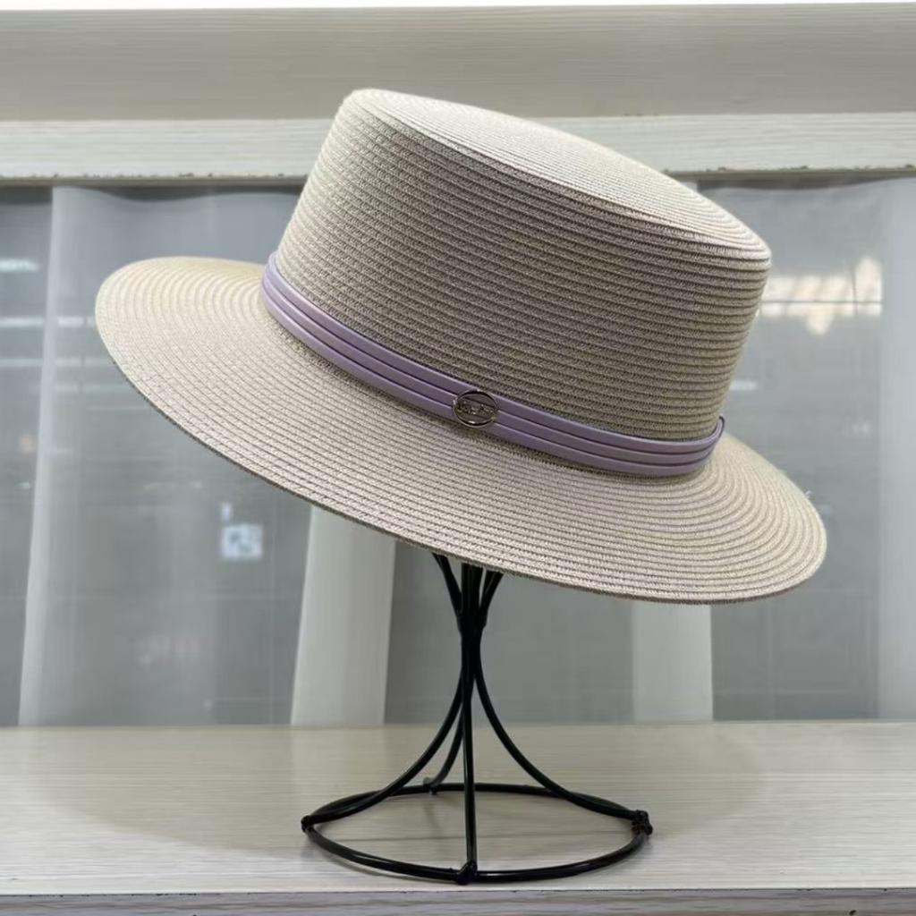 2026 Fine grass woven flat hat women's outing, British style topper women's beach vacation, versatile sun hat