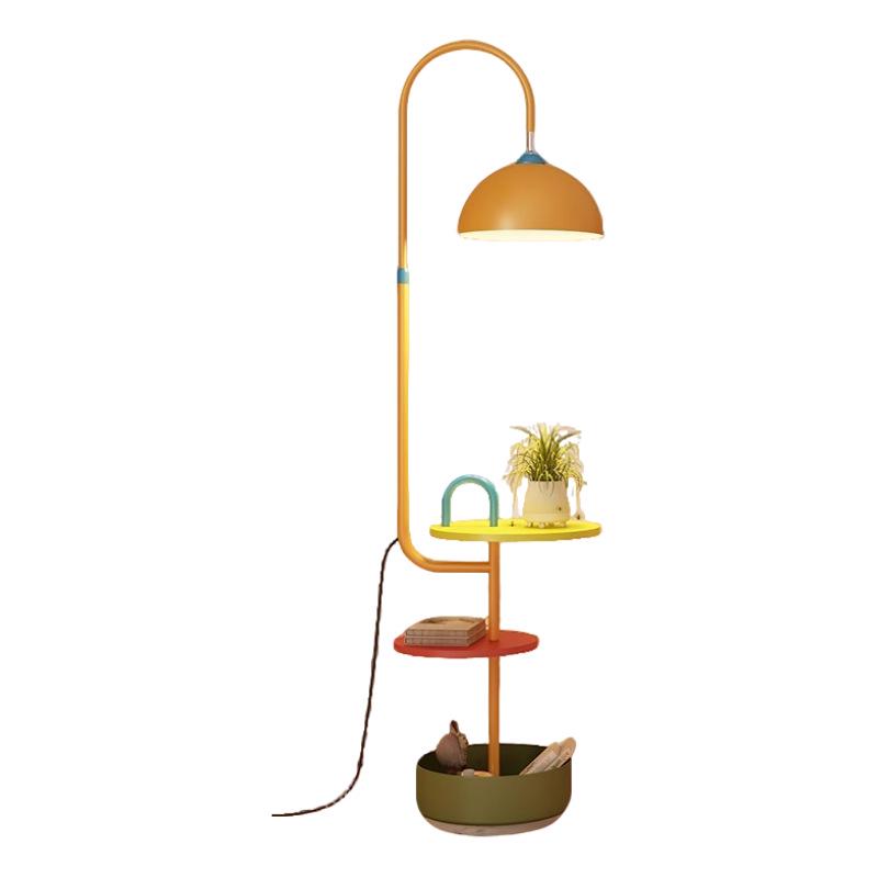 Мемфис Торшер: Стильная гостиная, диван и лампа для детской комнаты со встроенным хранилищем и функцией журнального столика