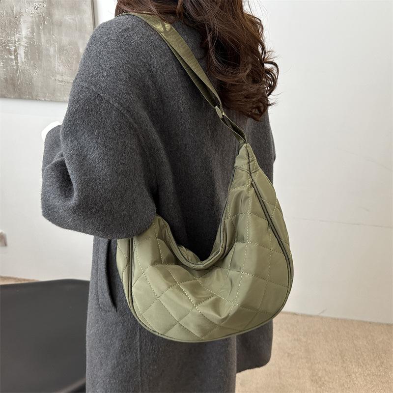 Fashion Rhombus Quilted Dumpling Bag Women's 2025 New Casual Versatile Shoulder Messenger Bag Large Capacity Lightweight Bag