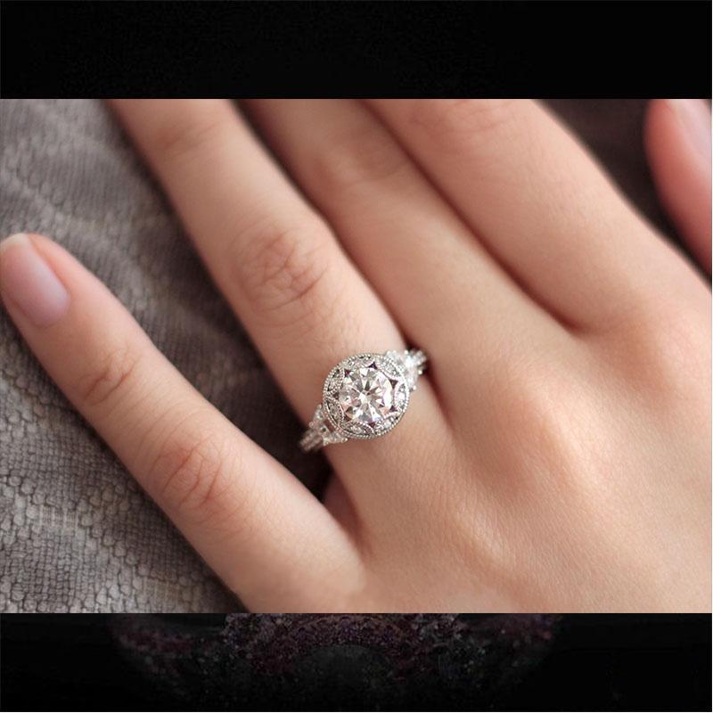 Elegant Silver Plated Ring With Round White Sapphire Rhinestone For Weddings