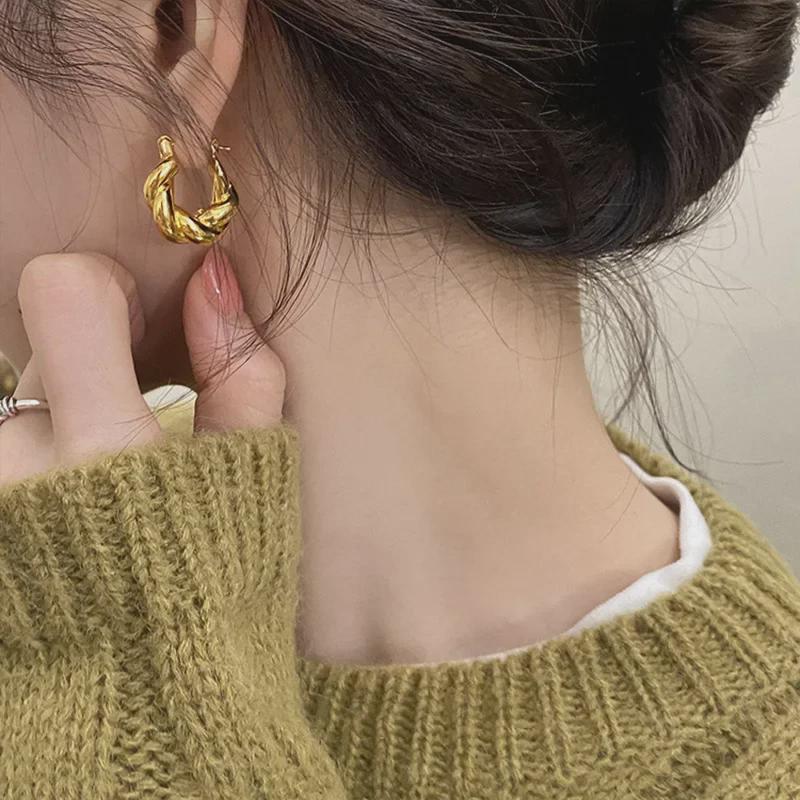 Элегантные серьги в виде перекрученного креста для женщин - стиль High-End Cold