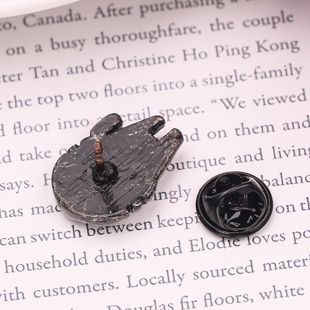 Star War Brooch Spacecraft Millennium Falcon Vintage Badge Metal Brooch Clothing Backpack Pin Fashion Jewelry Accessories Gifts