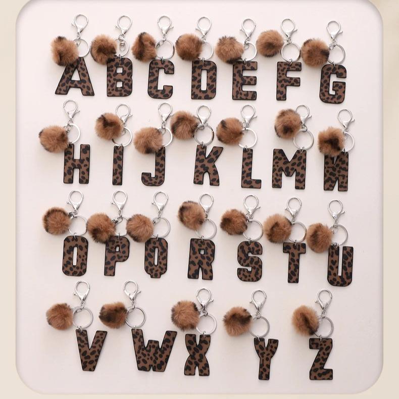 Модные брелки с принтом гепарда, брелок с английскими буквами AZ и помпоном, модные женские брелки