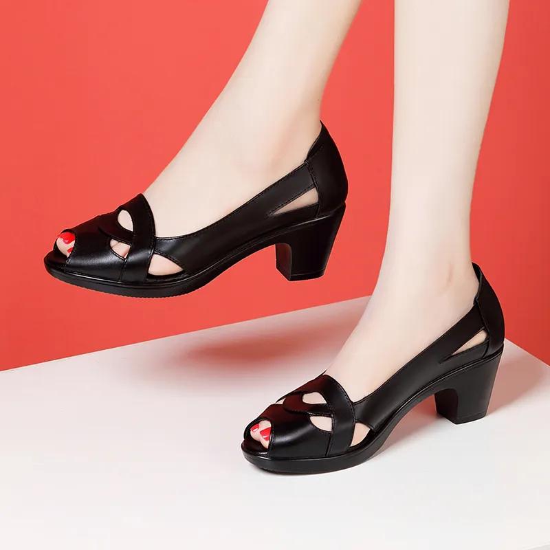 Мягкие кожаные сандалии, женская обувь для мам среднего и пожилого возраста, туфли на среднем каблуке с мягкой подошвой и толстом каблуке «рыбий рот»