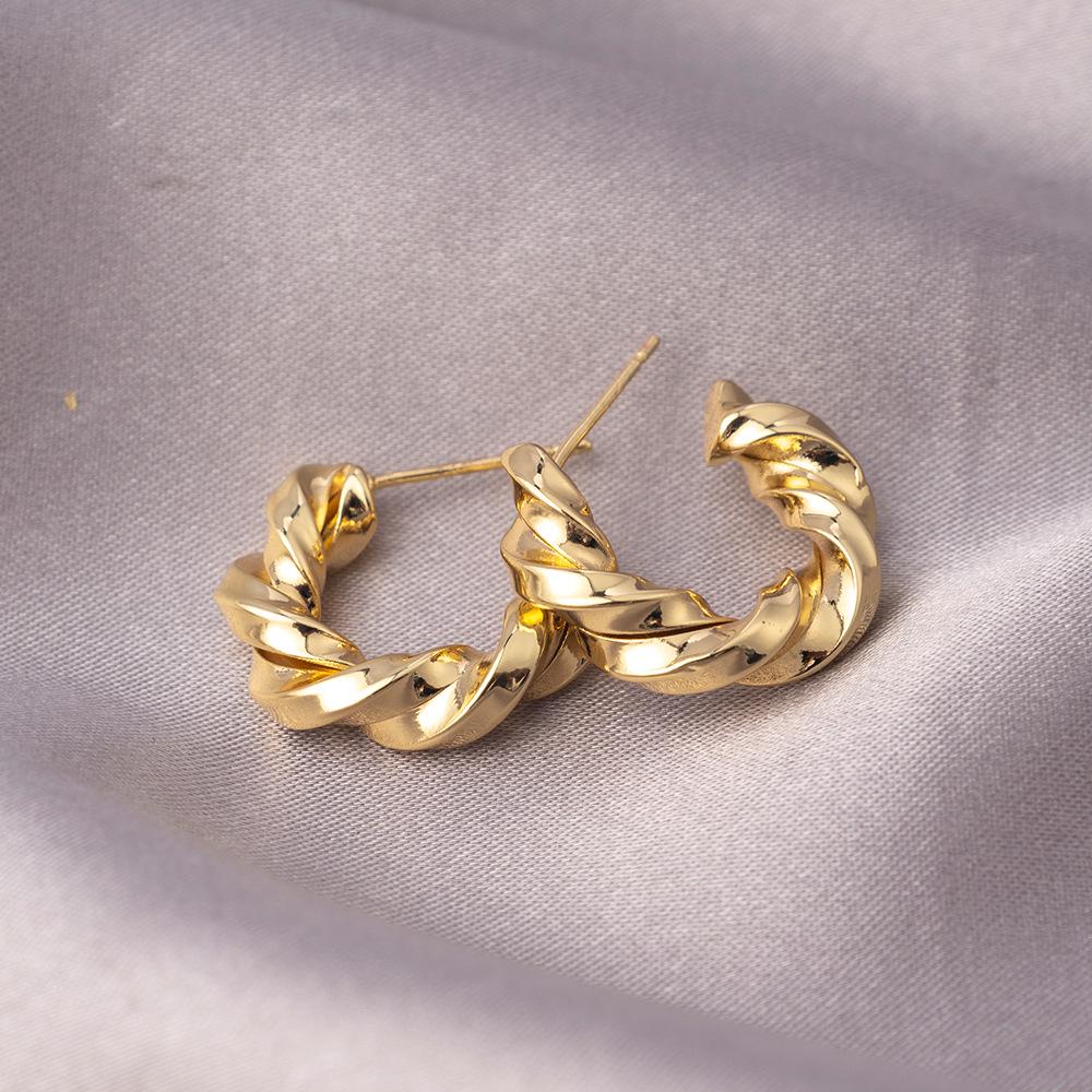 Серьги-иглы из серебра 925 пробы: Легкая роскошь, высококлассные пусеты и универсальный нишевый дизайн в виде колец для работы и стиля